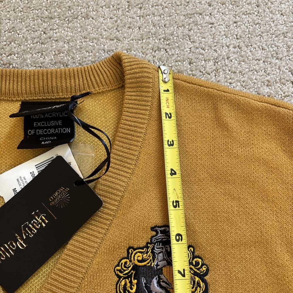 Harry Potter Hufflepuff Women's M Cardigan Fair Isle Knit Embroidered Box Lunch - Picture 7 of 9